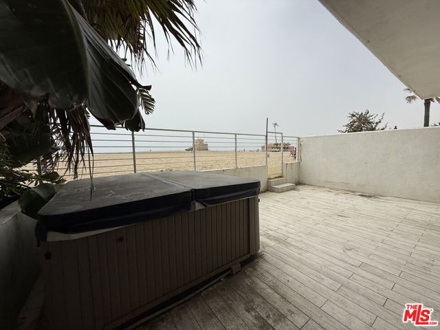6955 Trolleyway, Playa del Rey CA: https://media.crmls.org/mediaz/8050d696-f9e5-4945-8cee-966cbc137496.jpg