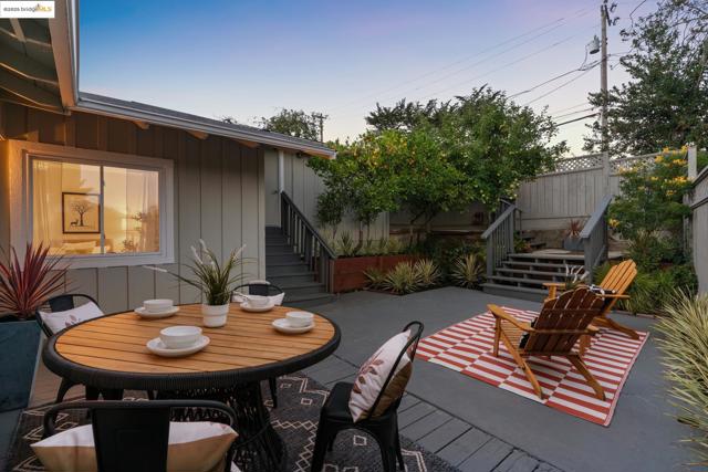 6827 Ridgewood Dr., Oakland CA: https://media.crmls.org/mediaz/8050d7fd-9dc8-4259-8e29-1eac84091d60.jpg