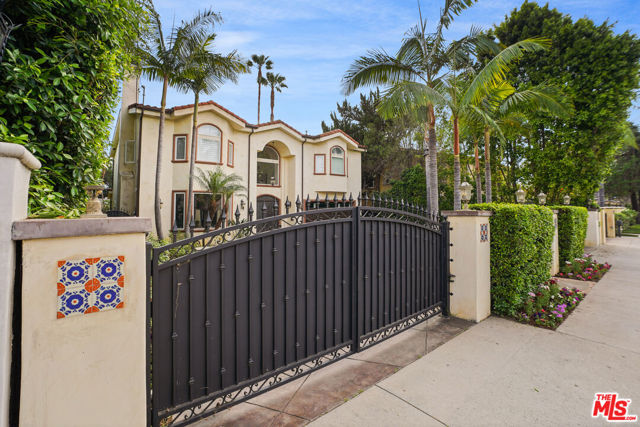 13164 Magnolia Boulevard photo 2