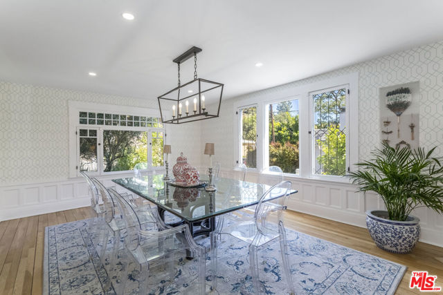 2205 Beverly Glen Place, Los Angeles CA: https://media.crmls.org/mediaz/80511c77-dbf4-4a4b-b148-91ff4fab605d.jpg