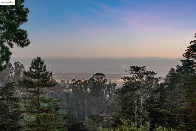 6827 Ridgewood Dr., Oakland CA: https://media.crmls.org/mediaz/80517353-c3e0-440d-bdc4-94db071fb822.jpg