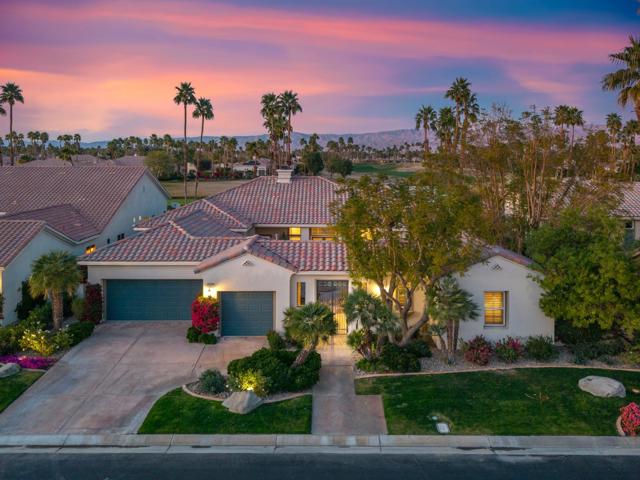 81100 Legends Way, La Quinta CA: https://media.crmls.org/mediaz/8051985d-bab7-48ba-8d7b-2ea2f63dee18.jpg