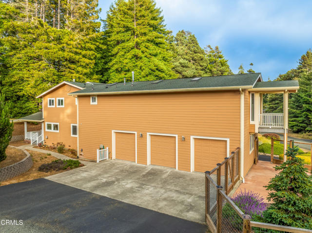 16611 Pearl Ranch Road, Fort Bragg CA: https://media.crmls.org/mediaz/80519aad-98d2-4161-8fc6-3fae7e0fd771.jpg