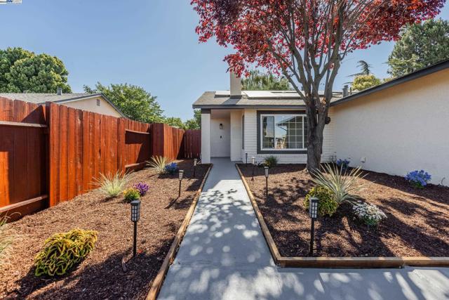 766 Joyce St, Livermore CA: https://media.crmls.org/mediaz/8051d0e8-a14d-47a9-bd68-7b4d49bc425c.jpg