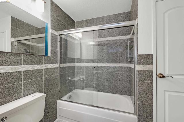 Image 19 of 33 For 555 Pierce St  942