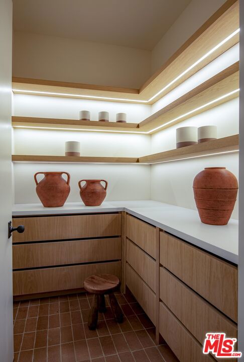 4209 Vantage Avenue, Studio City CA: https://media.crmls.org/mediaz/8052ab07-e0e5-4982-8841-923bcaded96d.jpg