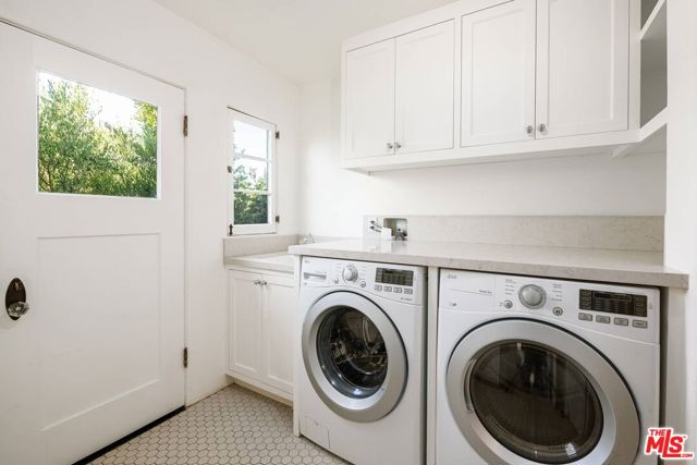 1539 Ensley Avenue, Los Angeles CA: https://media.crmls.org/mediaz/8052e443-cb4f-4e26-b574-e4c9a135ab59.jpg