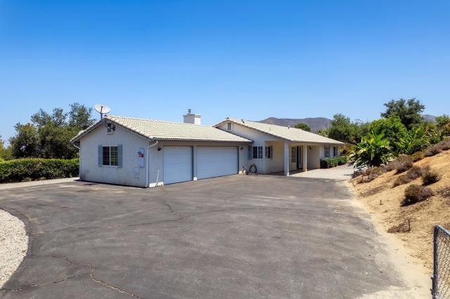 18822 Possum Pass, Valley Center CA: https://media.crmls.org/mediaz/80535dcf-b38d-4dc2-90fa-d1dc8a21133c.jpg