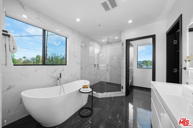 5812 Willis Avenue, Sherman Oaks CA: https://media.crmls.org/mediaz/8053ffa8-9118-4da0-8e16-e03194032242.jpg