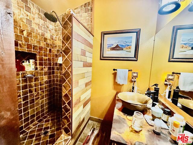 539 Lakewood Lane, Big Bear CA: https://media.crmls.org/mediaz/80546514-533a-4019-b536-cc3d0415eb4f.jpg