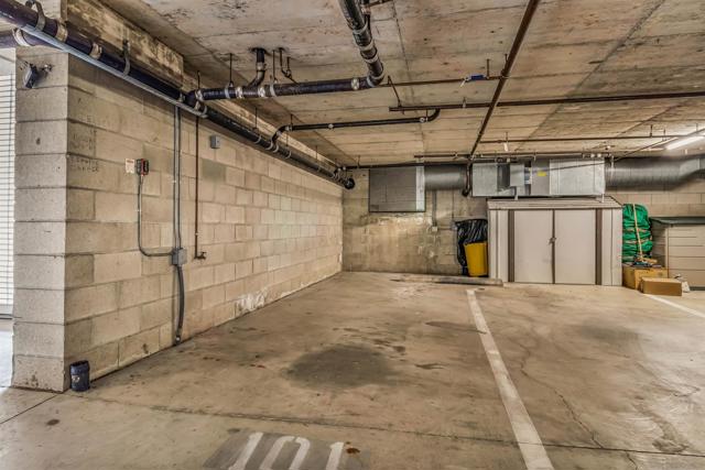 3130 Avenida de Portugal 101, San Diego CA: https://media.crmls.org/mediaz/8054d244-ee9a-4ed5-85c6-fd762bb30688.jpg
