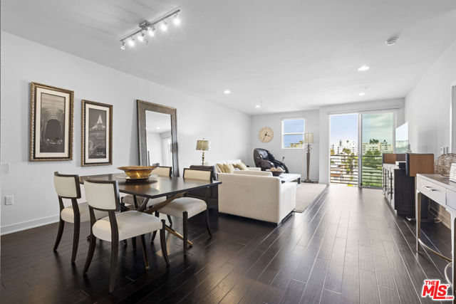 436 S Virgil Avenue, Los Angeles CA: https://media.crmls.org/mediaz/80552a0b-4943-4e17-82fc-49f98c156d07.jpg