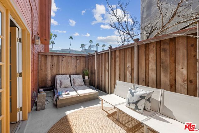 2108 Neilson Way, Santa Monica CA: https://media.crmls.org/mediaz/805568bf-3f72-4b01-9499-79144b5cee76.jpg
