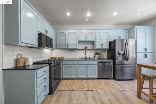 8892 Bellina Commons, Dublin CA: https://media.crmls.org/mediaz/80557de4-d8aa-4243-aa8b-125b6a613c1b.jpg