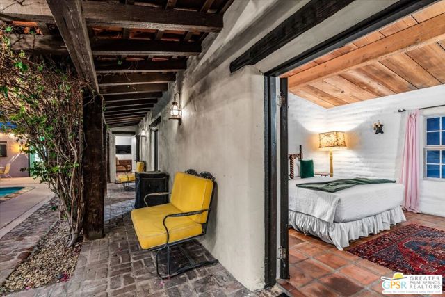 1011 E El Alameda, Palm Springs CA: https://media.crmls.org/mediaz/8055aaef-968f-4329-b49a-f14dff21ad91.jpg