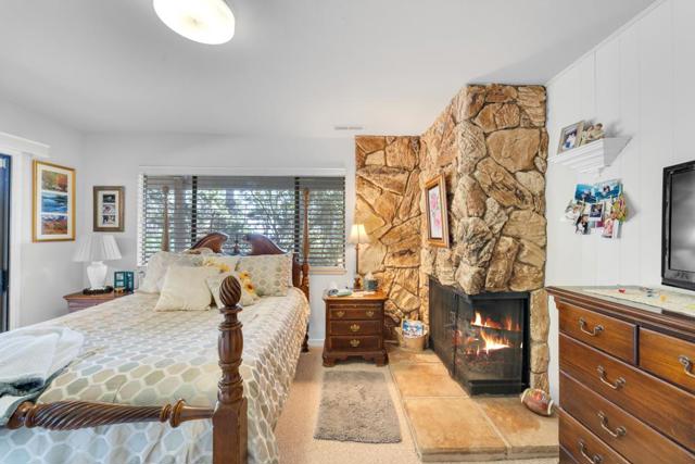 6 Stratford Place, Monterey CA: https://media.crmls.org/mediaz/80569c50-35cf-446c-b9a8-509b1d59b20c.jpg