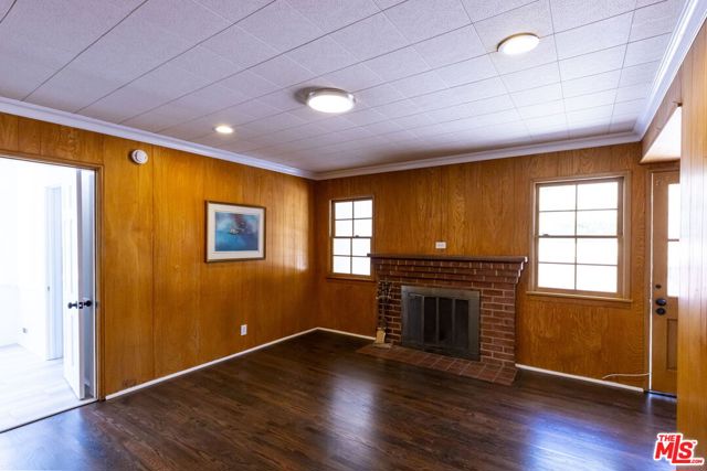 2547 Canyon Drive, Los Angeles CA: https://media.crmls.org/mediaz/8056b302-b591-45c6-a995-99968ea3dcf8.jpg