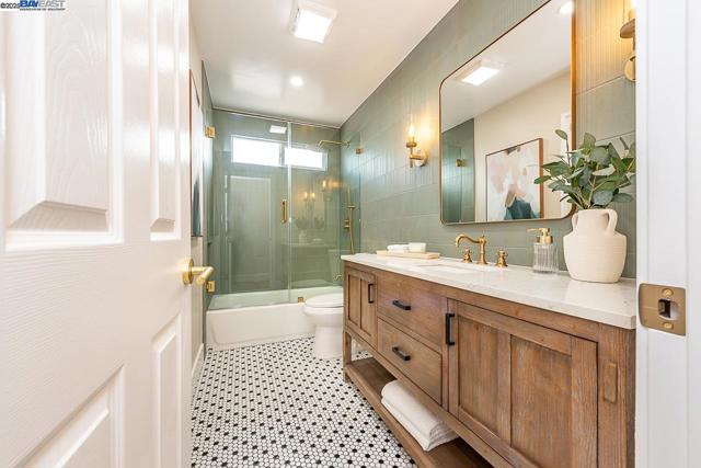 41327 Erma Ave, Fremont CA: https://media.crmls.org/mediaz/80570230-775d-4d82-9b54-77ad0fa286c4.jpg