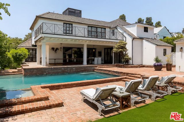 908 N Rexford Drive, Beverly Hills CA: https://media.crmls.org/mediaz/805739df-3704-45c0-83cd-1f69ed18a237.jpg