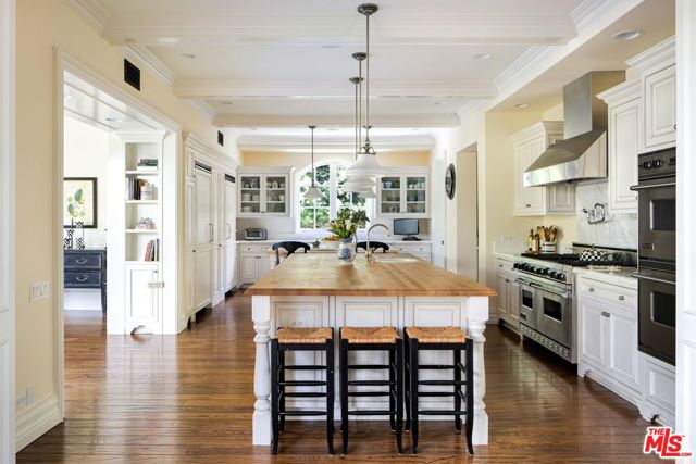 1667 Amalfi Drive, Pacific Palisades CA: https://media.crmls.org/mediaz/80576a4a-5763-4675-a30f-fe2eed6f9193.jpg