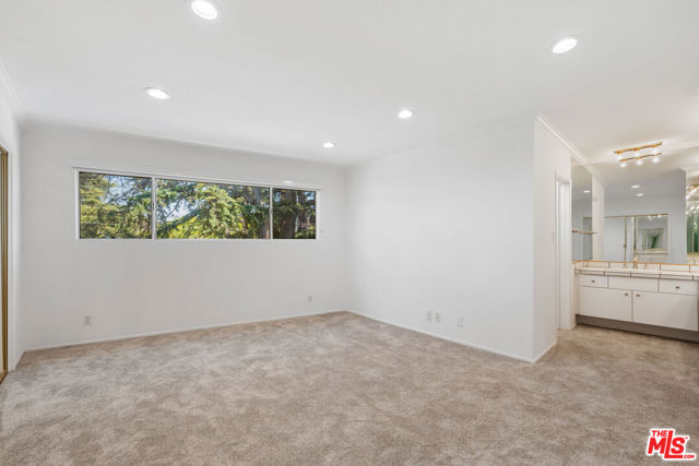 222 7th Street, Santa Monica CA: https://media.crmls.org/mediaz/8057b8d3-748e-486a-99d3-08d72e35078f.jpg