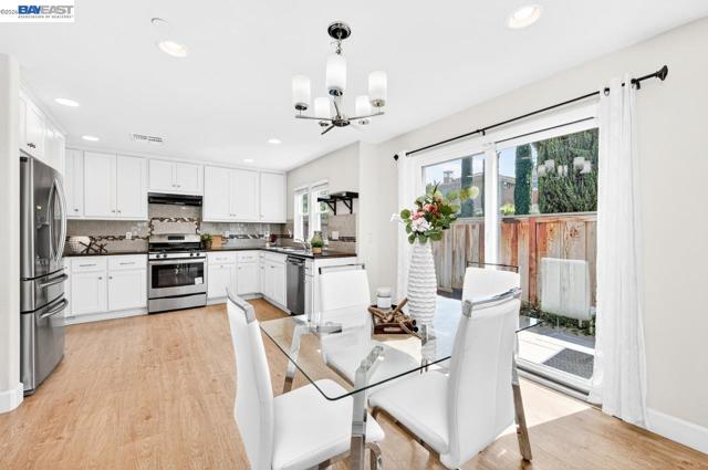 3651 Branding Iron Pl, Dublin CA: https://media.crmls.org/mediaz/8057ff8d-49a7-40b1-9c24-09327ce1b814.jpg