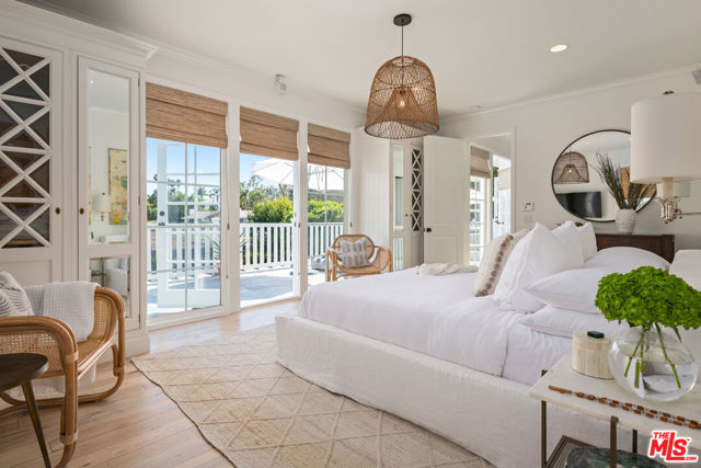28870 Hampton Place, Malibu CA: https://media.crmls.org/mediaz/80580a9c-cb6a-4bcb-80bb-078e5939b347.jpg