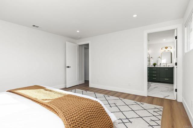 6802 MAURY DR, San Diego CA: https://media.crmls.org/mediaz/80587820-7fb7-4ebd-a7c9-c590a3e66ea7.jpg