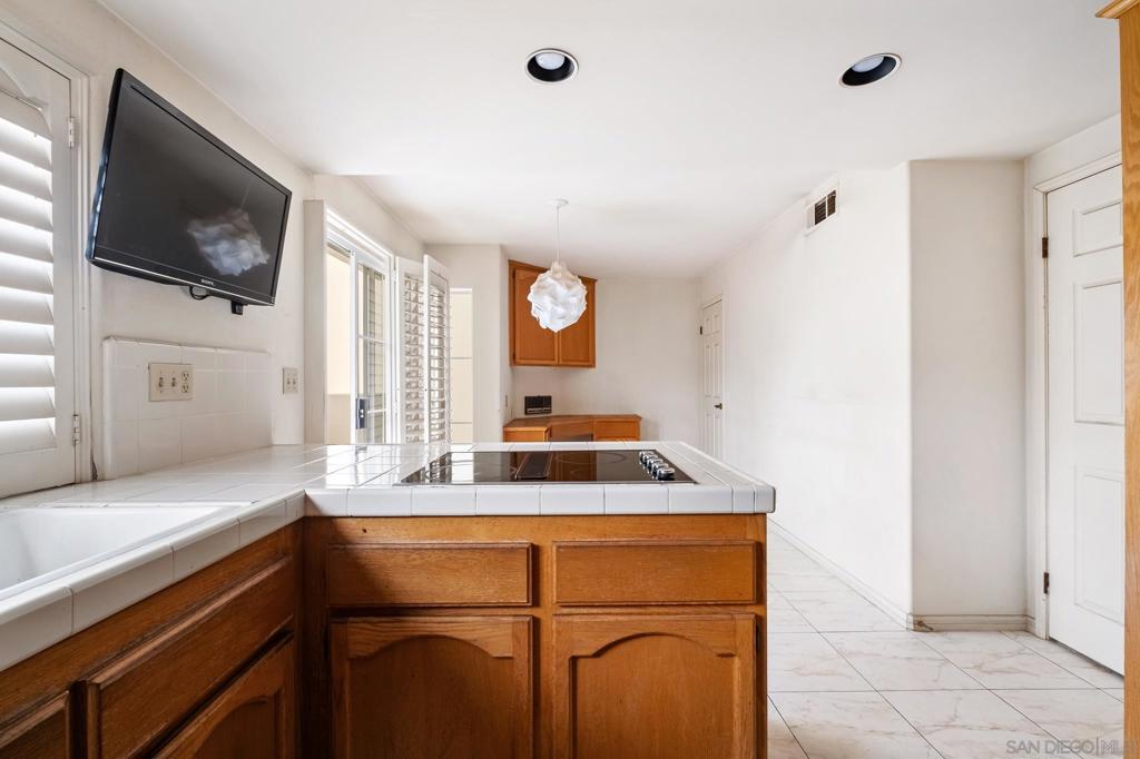 MLS #250044118SD image #14