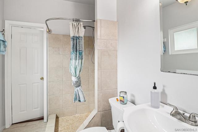 1097 Wayside Ave, El Cajon CA: https://media.crmls.org/mediaz/805958e6-b480-4ec4-8485-c8946f1880e0.jpg