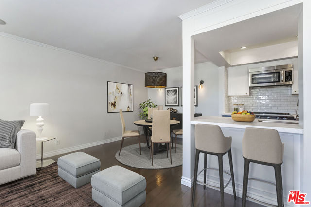 906 N Doheny Drive, West Hollywood CA: https://media.crmls.org/mediaz/805962b7-88f3-4639-8166-6ae28d7f6193.jpg