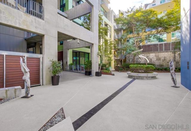 321 10th Ave, San Diego CA: https://media.crmls.org/mediaz/805adf94-0248-4dbb-9202-2b3553719ce3.jpg