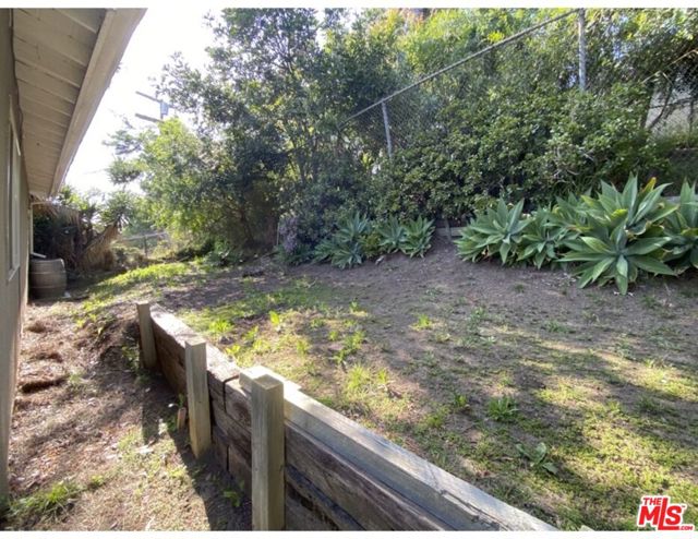 4567 Yellowstone Street, Los Angeles CA: https://media.crmls.org/mediaz/805b3ac5-2f69-4eb8-a59d-0ab8286c64c4.jpg