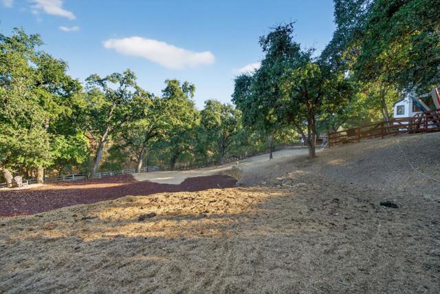15098 Elm, Monte Sereno CA: https://media.crmls.org/mediaz/805b7881-a623-4f90-ac7c-4ffa2d341c5f.jpg