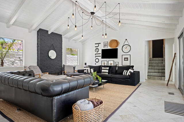 257 W El Camino Way, Palm Springs CA: https://media.crmls.org/mediaz/805cad1c-50cf-4240-881b-8b843a1cf313.jpg