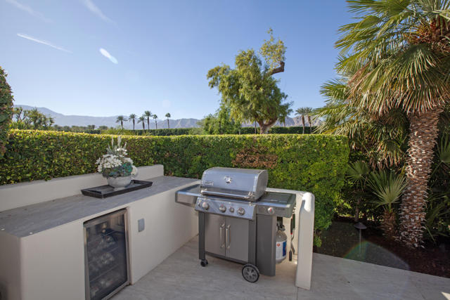 48225 Via Solana, La Quinta CA: https://media.crmls.org/mediaz/805d0b10-894d-4f3d-a97f-414a46cd0a4d.jpg