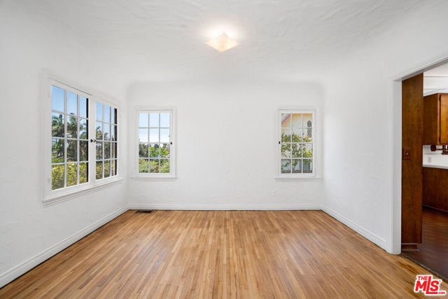1119 Maple Street, Santa Monica CA: https://media.crmls.org/mediaz/805d28c3-dc68-4c5b-8a21-0960d13c4af7.jpg