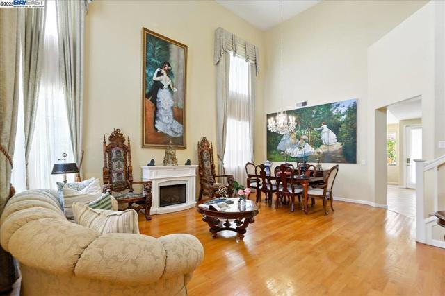 250 BRIDGEWATER RD, Hayward CA: https://media.crmls.org/mediaz/805d5e40-b409-4746-b36c-baa808575048.jpg
