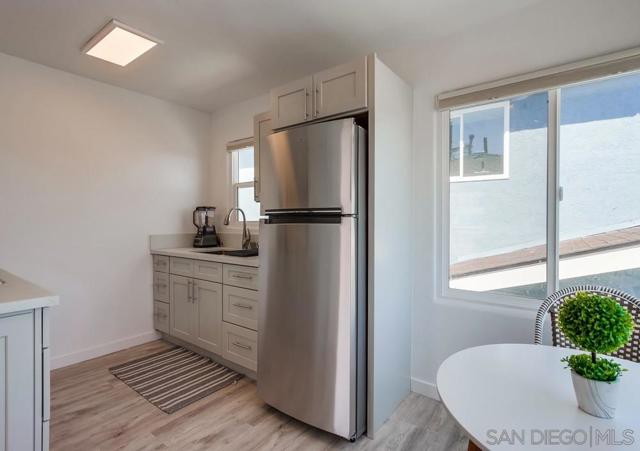 3286 88 Bayside Walk, San Diego CA: https://media.crmls.org/mediaz/805d6449-5bbb-4eaa-85af-ab126eb9e42d.jpg