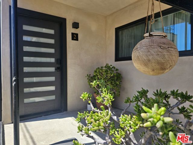 17 Sunset Avenue, Venice CA: https://media.crmls.org/mediaz/805d64fe-f94c-42c7-ae79-8b96a229da8b.jpg