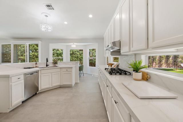 44220 Grand Canyon Lane, Palm Desert CA: https://media.crmls.org/mediaz/805d6ba8-6021-4cc6-945b-7fd083517131.jpg