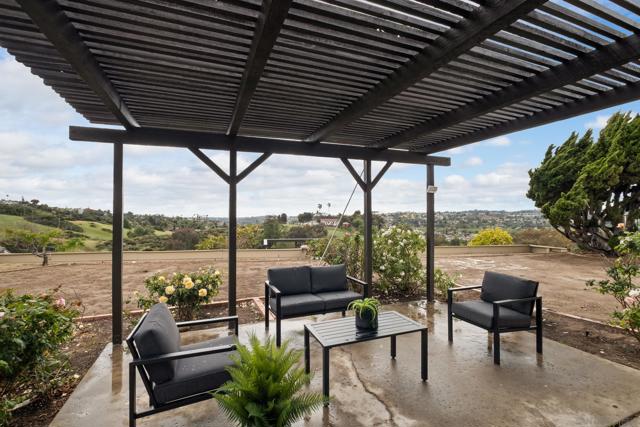 5416 Horse Ridge Way, Bonita CA: https://media.crmls.org/mediaz/805d8d64-9499-4438-998a-f1b3217d7052.jpg