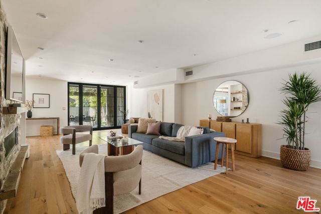 11734 Huston Street, Valley Village CA: https://media.crmls.org/mediaz/805ede9f-4366-455f-af5b-97191db35a19.jpg