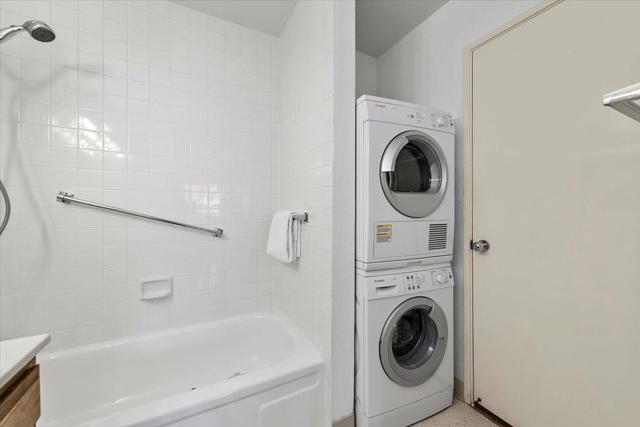 2140 Santa Cruz Avenue, Menlo Park CA: https://media.crmls.org/mediaz/805f7ca9-18c5-431d-865d-e77ab44a4e59.jpg