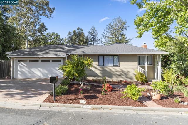 3348 Betty Ln, Lafayette CA: https://media.crmls.org/mediaz/805fa7a7-d16e-4e75-8b76-8e69611b7eaf.jpg
