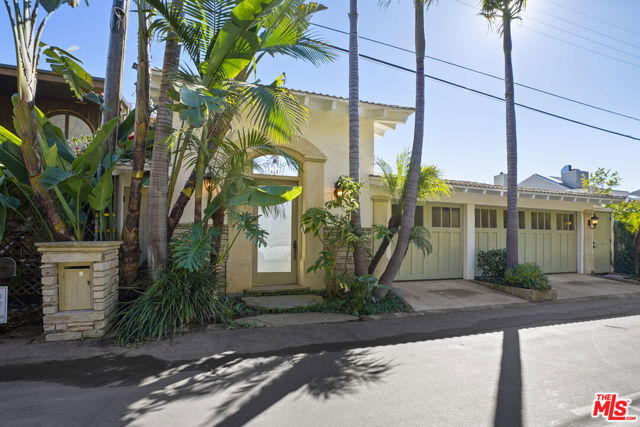 26908 Malibu Cove Colony Drive, Malibu CA: https://media.crmls.org/mediaz/80609329-33e7-4870-8660-1f7452582123.jpg