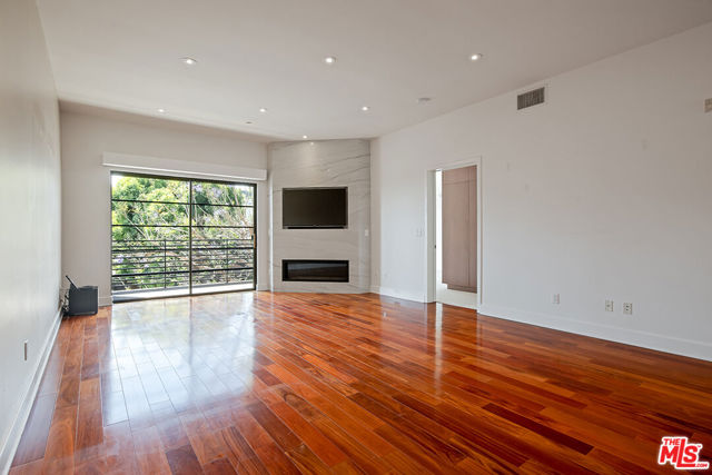 8788 Shoreham Drive, West Hollywood CA: https://media.crmls.org/mediaz/80614e1b-5d4d-4d73-a769-2ddf649f217b.jpg