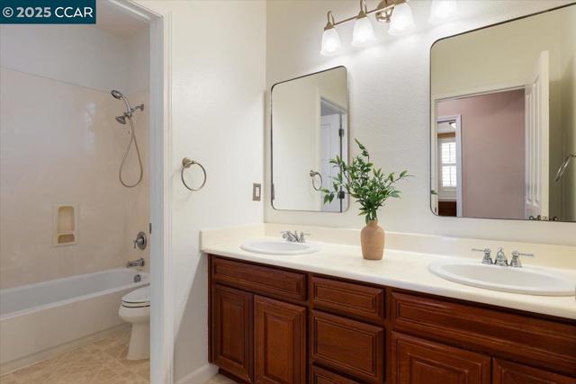 1669 Albani Place, Brentwood CA: https://media.crmls.org/mediaz/80615370-16fa-48c8-acf2-9fff7182c84a.jpg