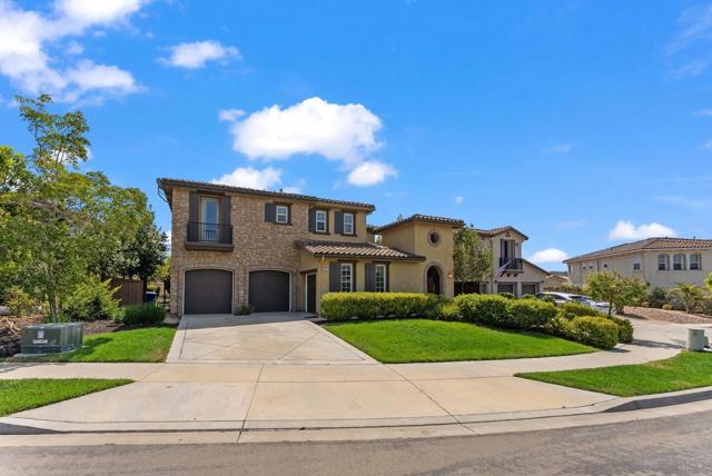 5527 Alexandrine Ct, Oceanside CA: https://media.crmls.org/mediaz/80617807-9cda-4563-82f7-2b682af7e861.jpg