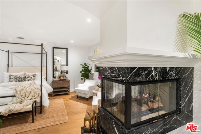 1664 Amherst Avenue, Los Angeles CA: https://media.crmls.org/mediaz/8061b773-795f-43ed-89e9-98dba13b5cc2.jpg